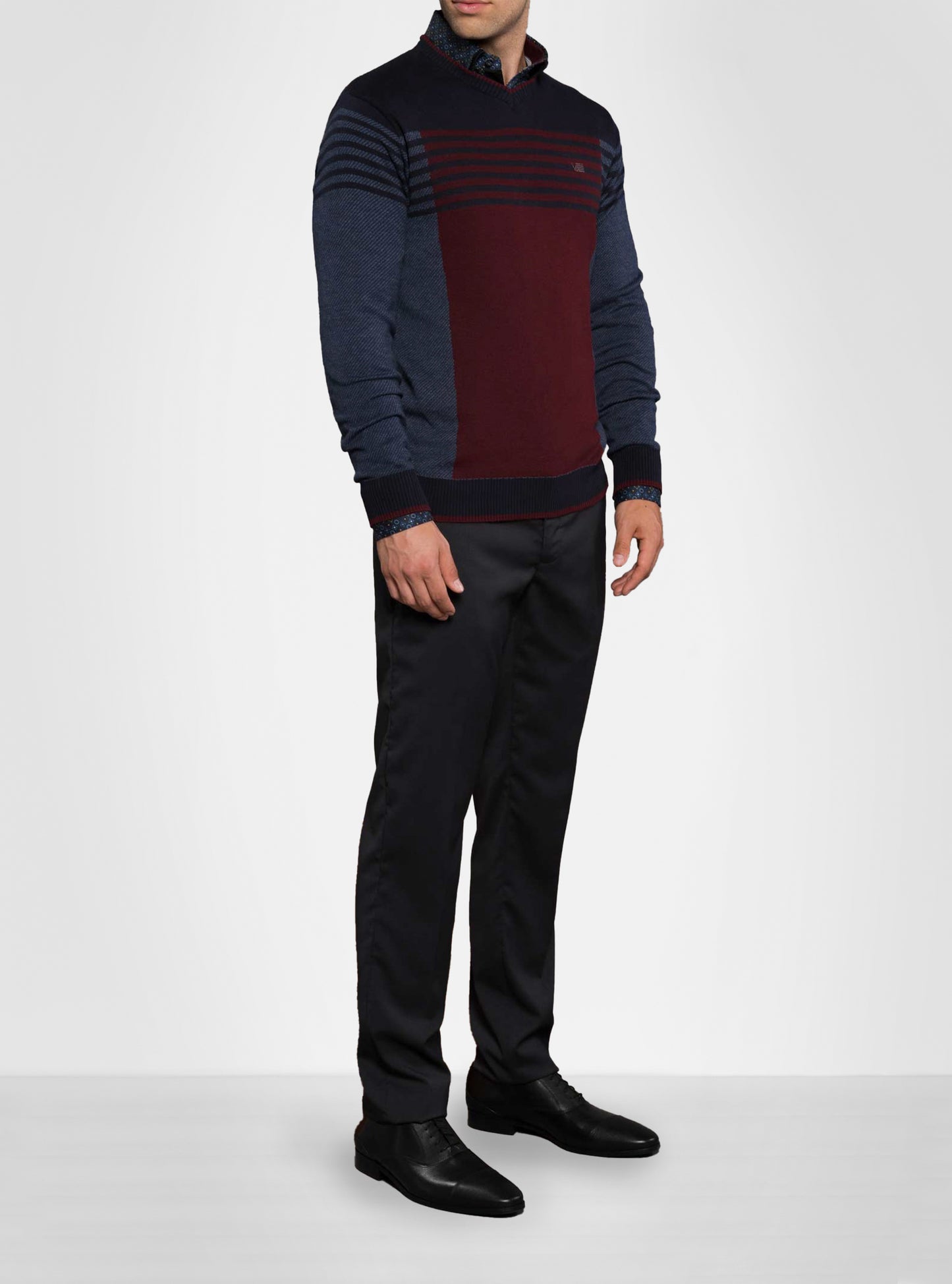 Men's v neck sweater