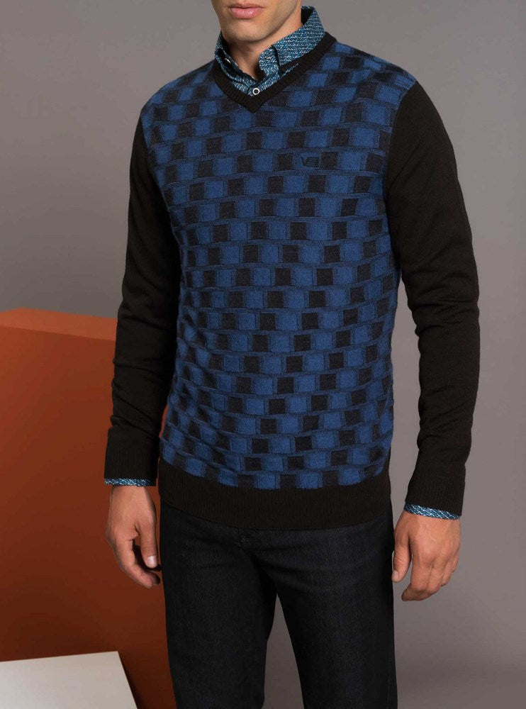 Men's v neck sweater