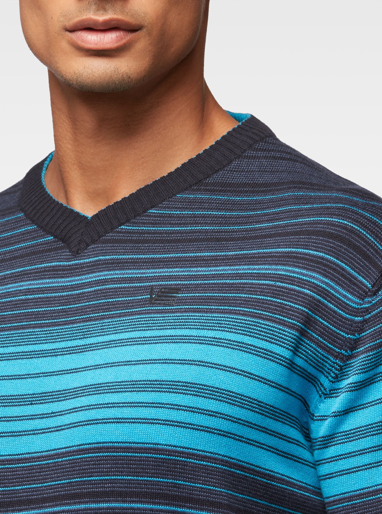 Men's v neck sweater