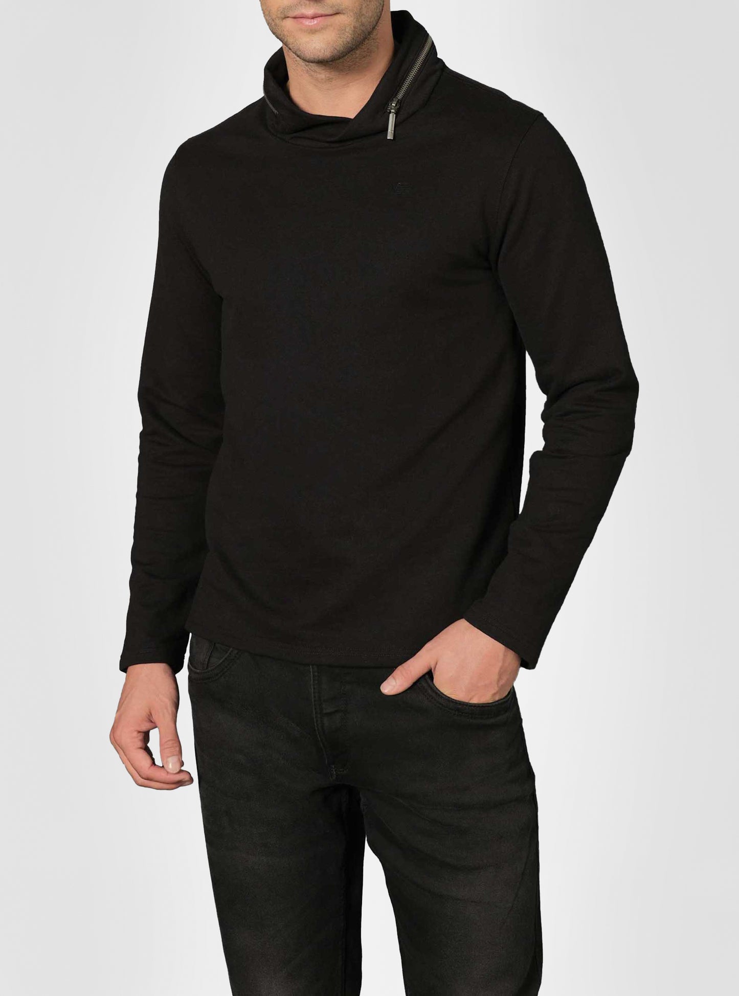 Men's turtleneck t-shirt