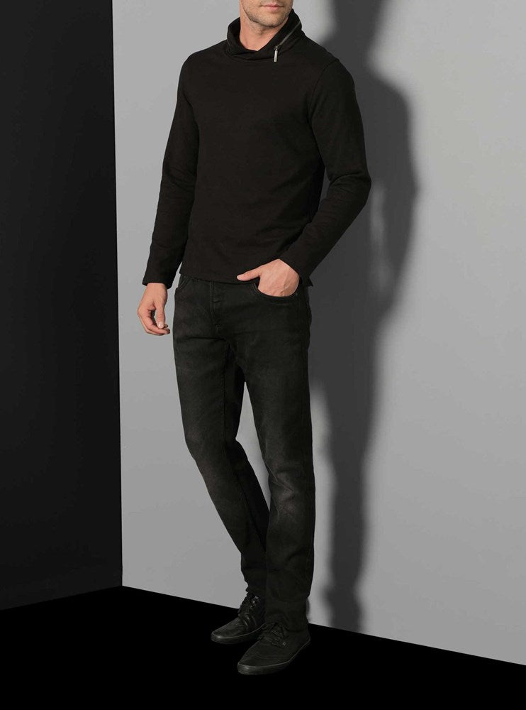 Men's turtleneck t-shirt