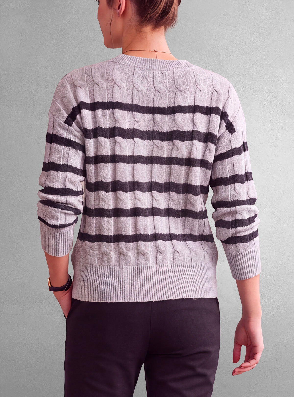 WOMEN'S CREW NECK LONG SLEEVE SWEATER