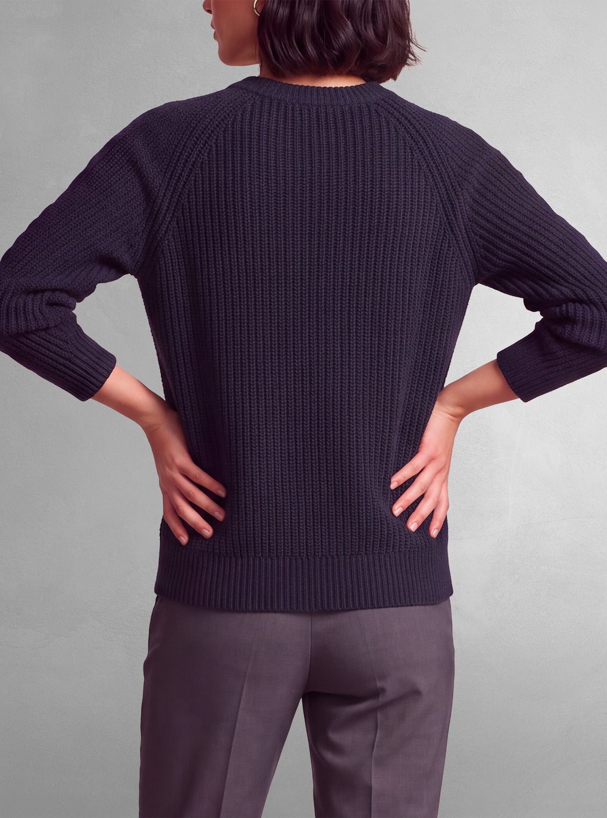 WOMEN'S CREW NECK LONG SLEEVE SWEATER